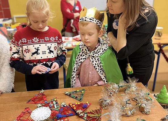 Grafika 6: Mikołajkowe Spotkanie w SP Wicko, 15 grudnia 2023