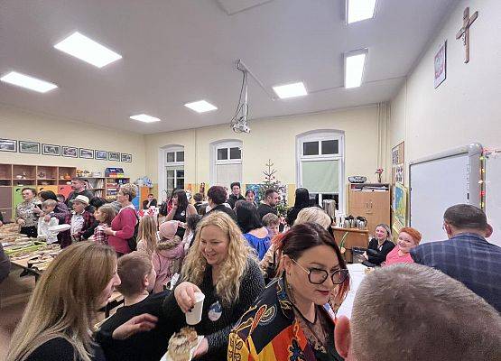 Grafika 10: Mikołajkowe Spotkanie w SP Wicko, 15 grudnia 2023