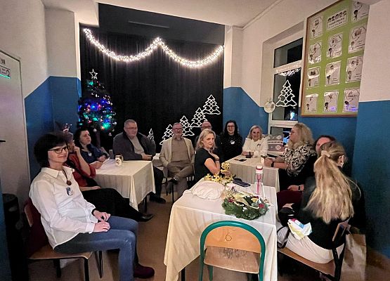 Grafika 15: Mikołajkowe Spotkanie w SP Wicko, 15 grudnia 2023