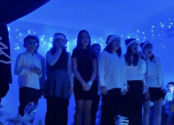 Grafika 22: Mikołajkowe Spotkanie w SP Wicko, 15 grudnia 2023