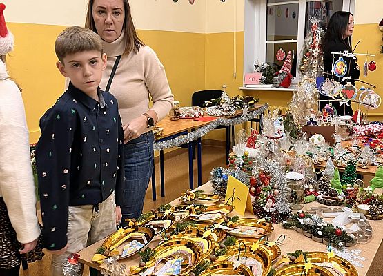 Grafika 34: Mikołajkowe Spotkanie w SP Wicko, 15 grudnia 2023