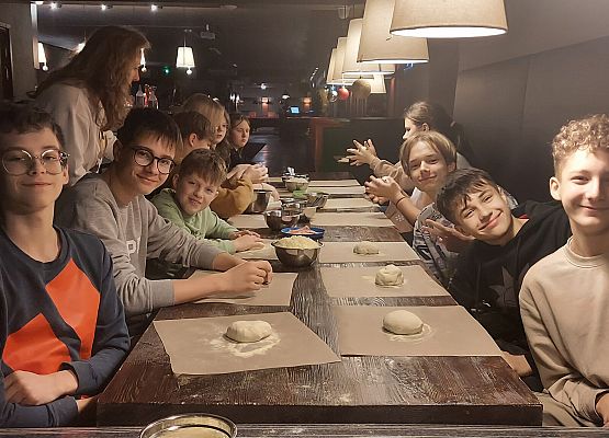 Grafika 4: Pizzę z… kręgielnią  proszę!