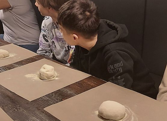 Grafika 5: Pizzę z… kręgielnią  proszę!