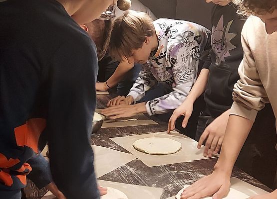 Grafika 9: Pizzę z… kręgielnią  proszę!