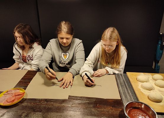 Grafika 25: Pizzę z… kręgielnią  proszę!