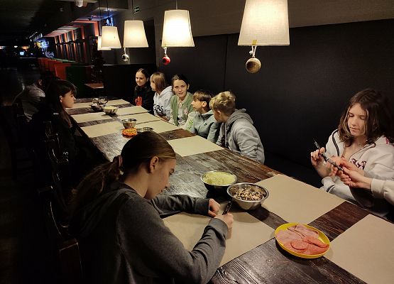 Grafika 26: Pizzę z… kręgielnią  proszę!