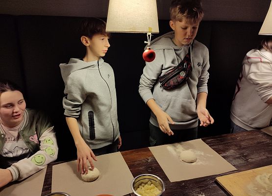 Grafika 34: Pizzę z… kręgielnią  proszę!