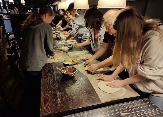 Grafika 35: Pizzę z… kręgielnią  proszę!