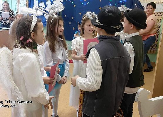 Grafika 1: Spotkanie wigilijne z Rodzicami w klasie IIIB połączone z Jasełkami oraz Mikołajem