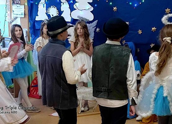 Grafika 5: Spotkanie wigilijne z Rodzicami w klasie IIIB połączone z Jasełkami oraz Mikołajem