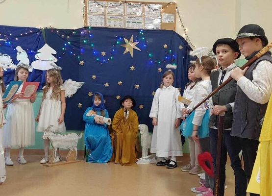 Grafika 7: Spotkanie wigilijne z Rodzicami w klasie IIIB połączone z Jasełkami oraz Mikołajem
