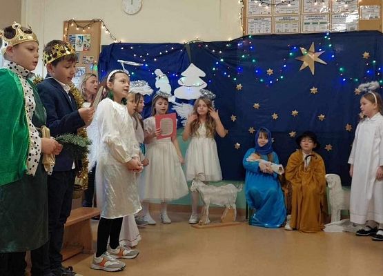 Grafika 12: Spotkanie wigilijne z Rodzicami w klasie IIIB połączone z Jasełkami oraz Mikołajem