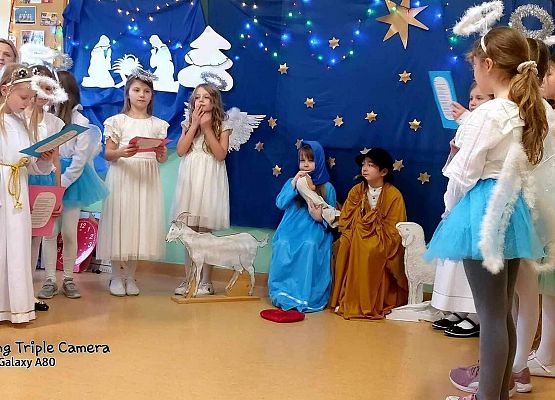 Grafika 15: Spotkanie wigilijne z Rodzicami w klasie IIIB połączone z Jasełkami oraz Mikołajem