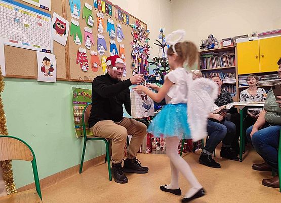 Grafika 19: Spotkanie wigilijne z Rodzicami w klasie IIIB połączone z Jasełkami oraz Mikołajem