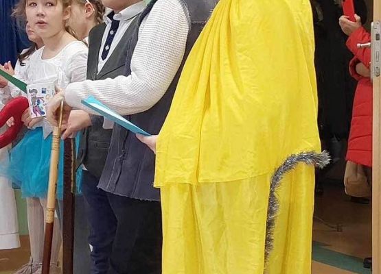 Grafika 24: Spotkanie wigilijne z Rodzicami w klasie IIIB połączone z Jasełkami oraz Mikołajem