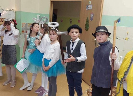 Grafika 25: Spotkanie wigilijne z Rodzicami w klasie IIIB połączone z Jasełkami oraz Mikołajem