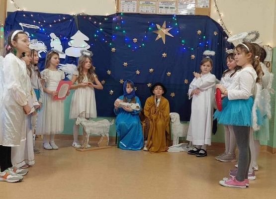 Grafika 28: Spotkanie wigilijne z Rodzicami w klasie IIIB połączone z Jasełkami oraz Mikołajem