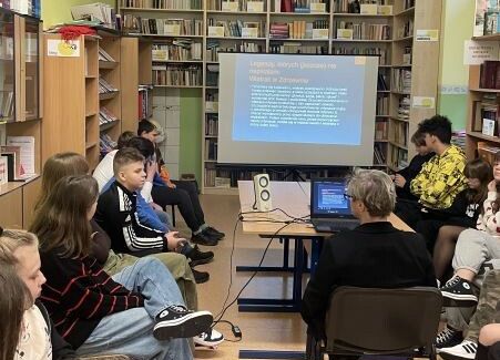 Grafika 5: Gościnne zajęcia biblioteczne dla uczniów z Maszewka w naszej szkolnej bibliotece