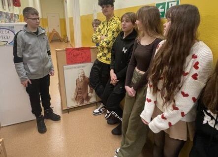 Grafika 10: Gościnne zajęcia biblioteczne dla uczniów z Maszewka w naszej szkolnej bibliotece