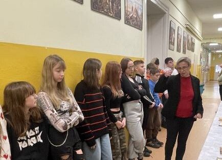 Grafika 12: Gościnne zajęcia biblioteczne dla uczniów z Maszewka w naszej szkolnej bibliotece