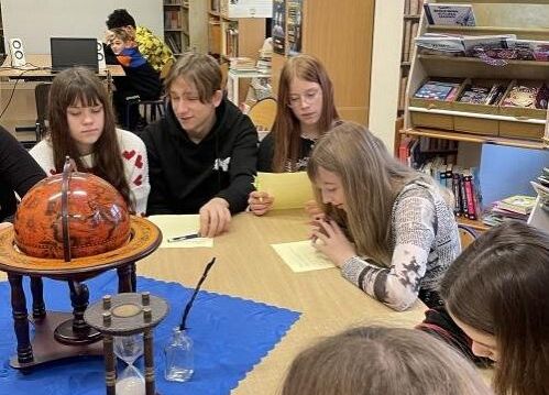 Grafika 14: Gościnne zajęcia biblioteczne dla uczniów z Maszewka w naszej szkolnej bibliotece