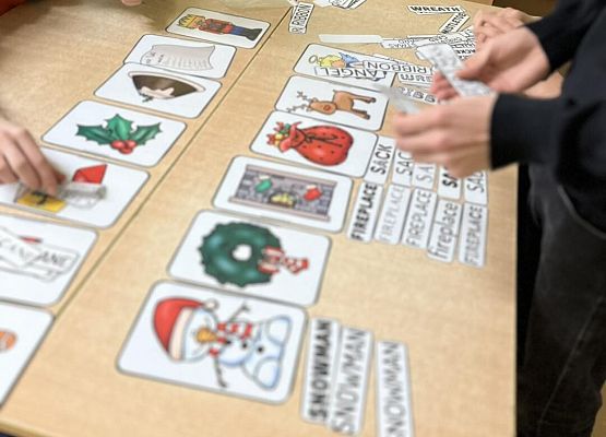 Grafika 4: Świąteczny klimat zawitał też na lekcje języka angielskiego. Merry Christmas Everyone! 