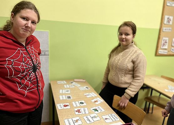 Grafika 15: Świąteczny klimat zawitał też na lekcje języka angielskiego. Merry Christmas Everyone! 