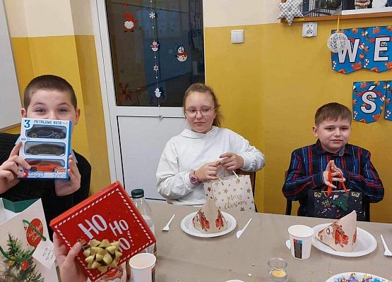 Grafika 1: Świąteczne pozdrowienia od kl. IVA