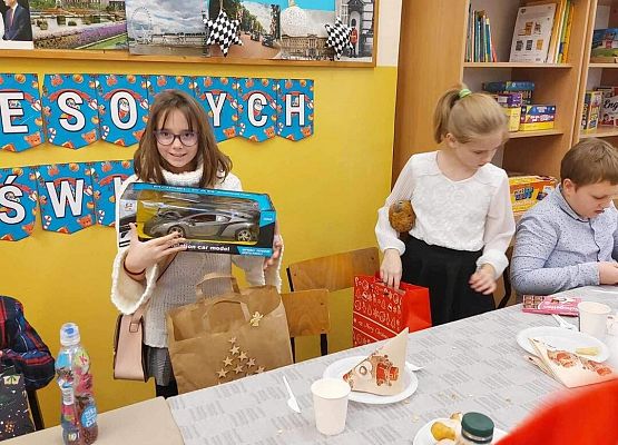 Grafika 6: Świąteczne pozdrowienia od kl. IVA