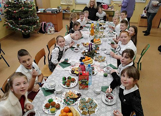 Grafika 3: Wigilia klasowa w IIIA