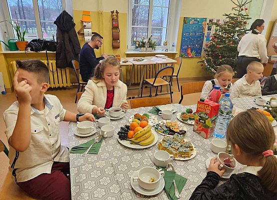 Grafika 4: Wigilia klasowa w IIIA