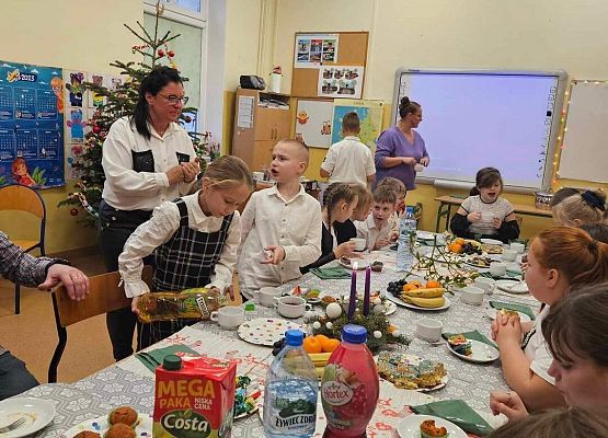 Grafika 13: Wigilia klasowa w IIIA