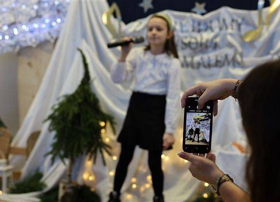 Grafika 1: Nasze uczennice pięknie zaprezentowały się w Gminnym konkursie kolęd i pastorałek w Szczenurzy