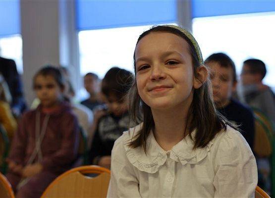 Grafika 6: Nasze uczennice pięknie zaprezentowały się w Gminnym konkursie kolęd i pastorałek w Szczenurzy