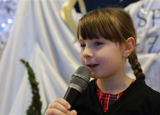 Grafika 7: Nasze uczennice pięknie zaprezentowały się w Gminnym konkursie kolęd i pastorałek w Szczenurzy