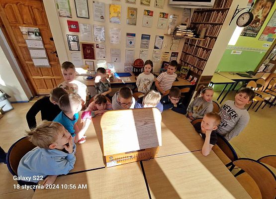 Grafika 1: Kopciuszek na dawnych slajdach bohaterem zajęć bibliotecznych dla kl. IB w Bibliotece Szkolnej w Wicku