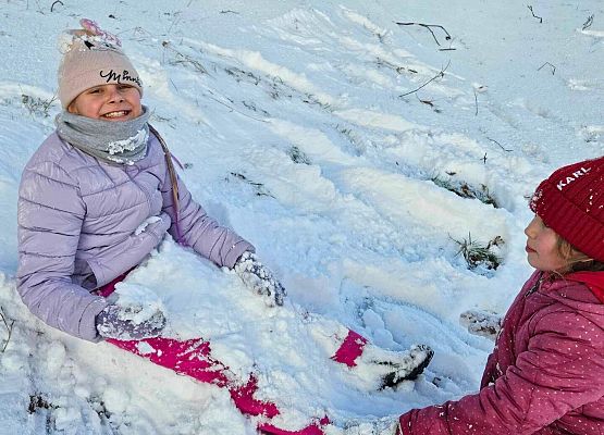 Grafika 10: Lekcja w-f klasy IIIA na śniegu
