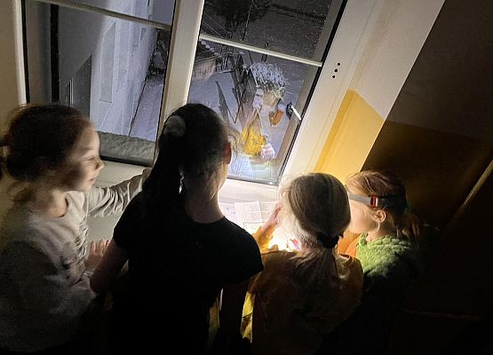 Grafika 1: Zimowa nocka w szkole z klasą IVB