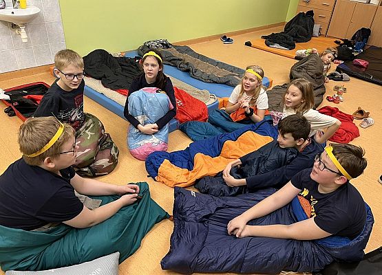 Grafika 2: Zimowa nocka w szkole z klasą IVB