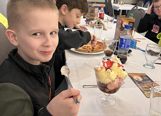 Grafika 6: Zimowa nocka w szkole z klasą IVB