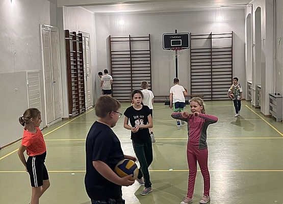 Grafika 7: Zimowa nocka w szkole z klasą IVB