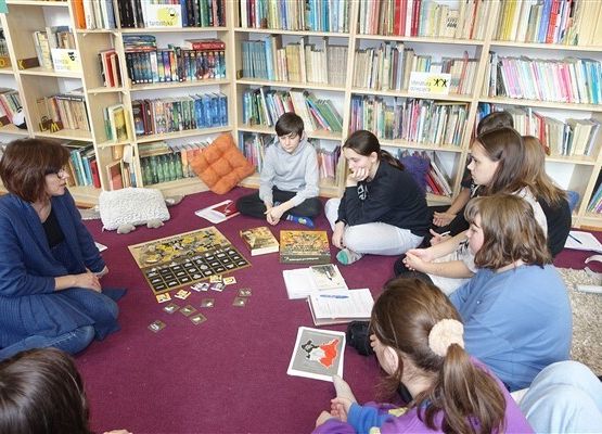 Grafika 7: Bohaterowie "Kamieni na szaniec" na lekcji w Bibliotece Szkolnej w Wicku