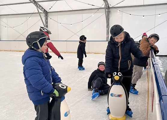 Grafika 10: Czwartaki bawiły się na łyżwach