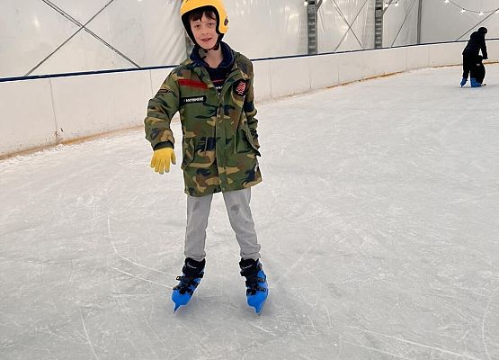 Grafika 13: Czwartaki bawiły się na łyżwach