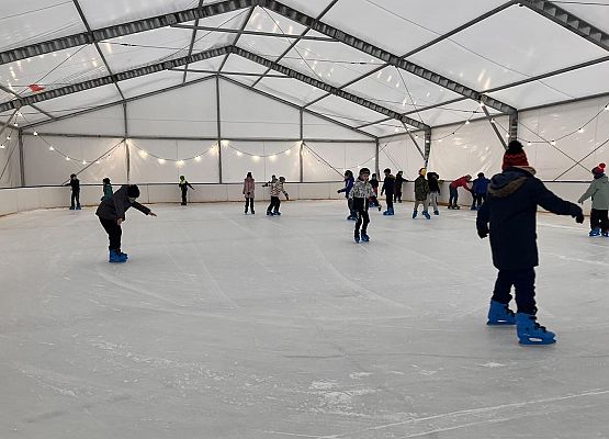 Grafika 14: Czwartaki bawiły się na łyżwach