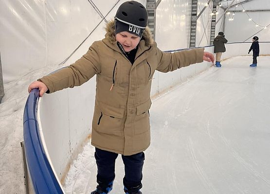 Grafika 17: Czwartaki bawiły się na łyżwach