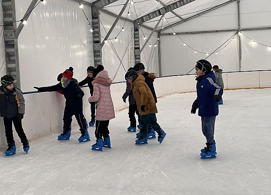 Grafika 24: Czwartaki bawiły się na łyżwach