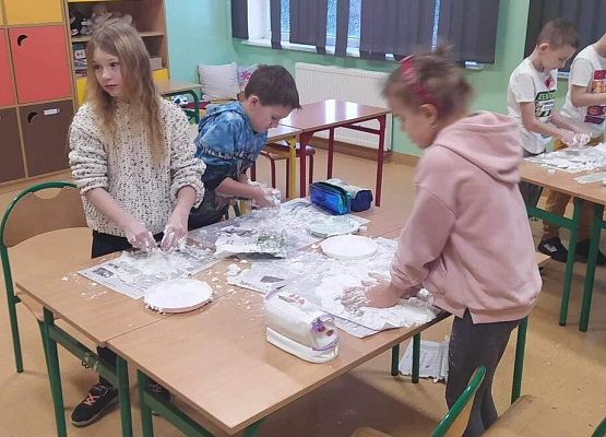 Grafika 3: Zajęcia kl. IIA w ramach projektu "Otwórz się na naukę. Eksperymenty na cztery pory roku"