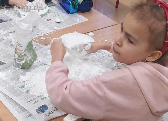 Grafika 5: Zajęcia kl. IIA w ramach projektu "Otwórz się na naukę. Eksperymenty na cztery pory roku"