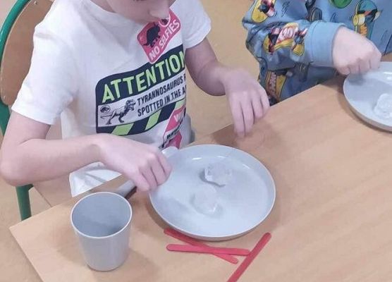 Grafika 6: Zajęcia kl. IIA w ramach projektu "Otwórz się na naukę. Eksperymenty na cztery pory roku"